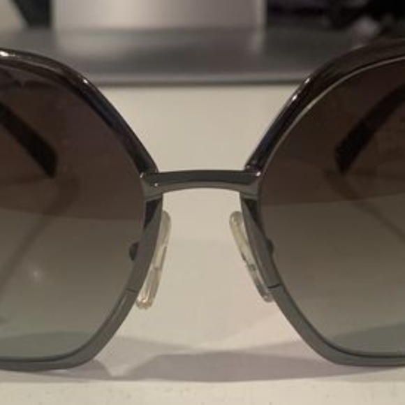 SOLD!!! FENDI SUNGLASSES - Picture 4 of 5